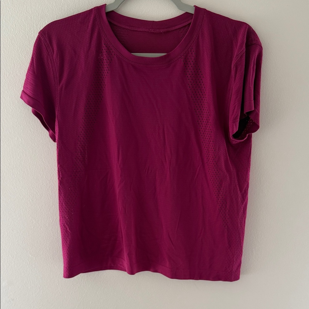 lululemon athletica Magenta Short Sleeve Tee